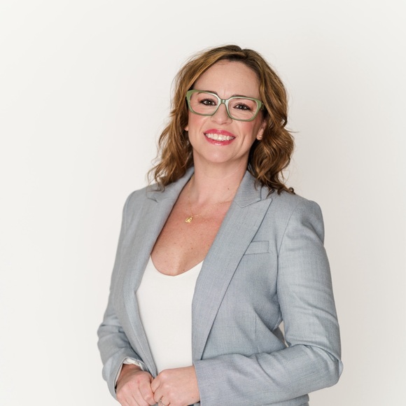 Meet your Posher, Megan - Picture 3 of 12